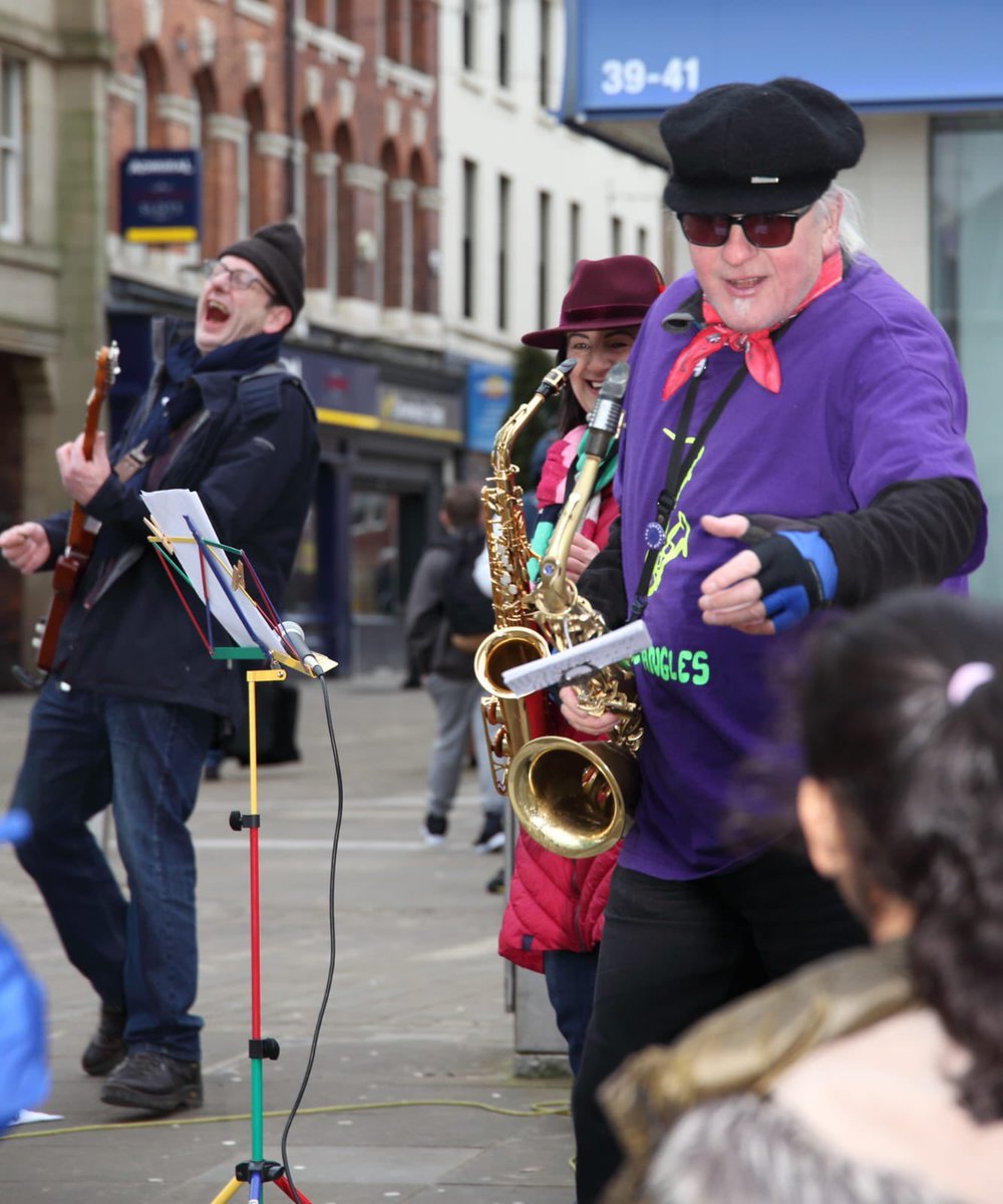 LBVPublisher's tweet photo. And here’s the picture. This is why I like busking. 🌹 https://t.co/IAq8ysFdBt