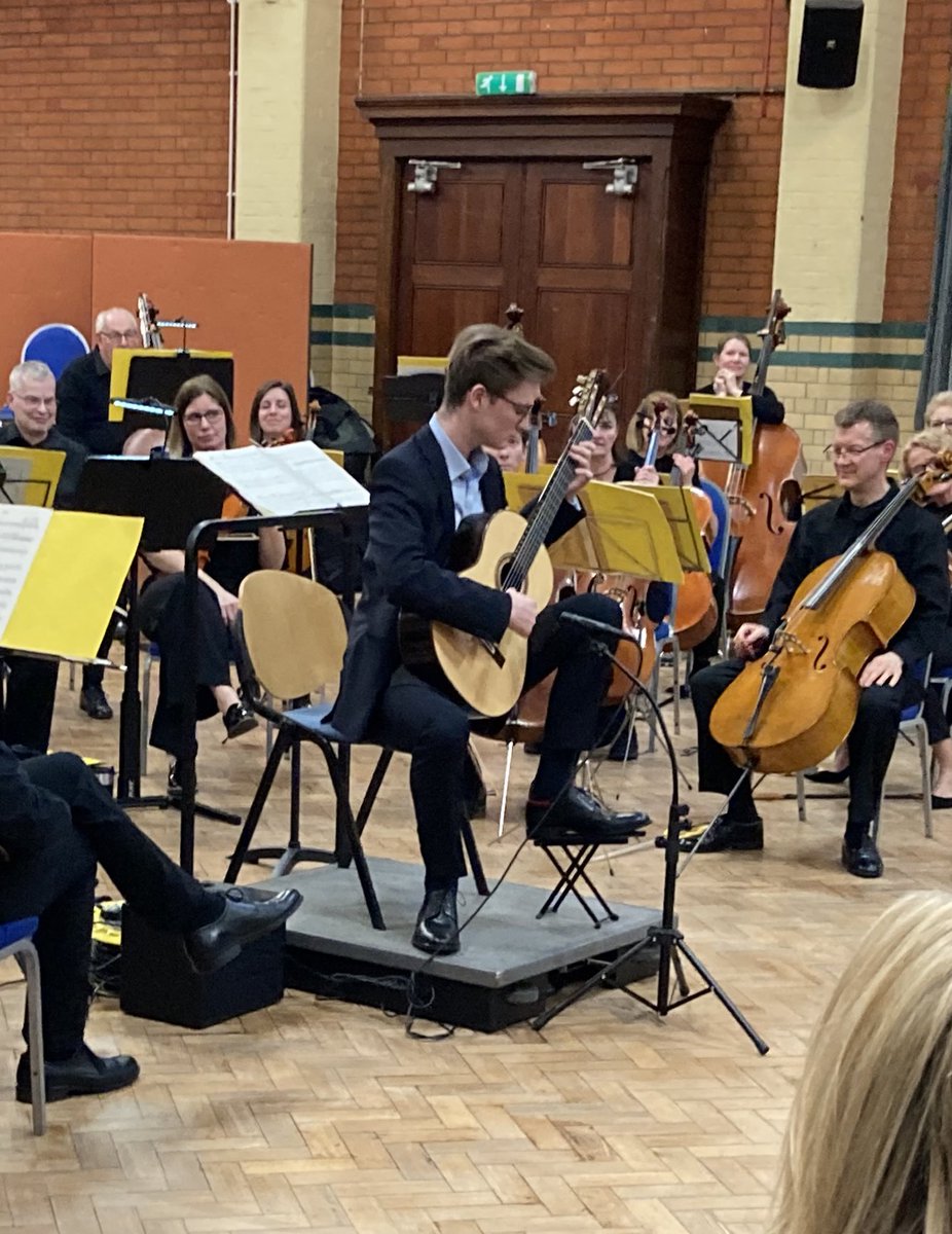 Tom Hodgkinson giving a very well-deserved encore after his expert rendition of Rodrigo’s beautiful Concierto de Aranjuez with Brentwood Philharmonic Orchestra. Thank you ⁦<a href="/ClassicFM/">Classic FM</a>⁩