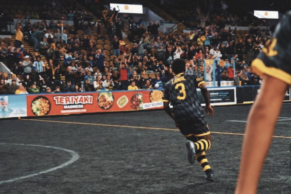 quduslawal_'s tweet photo. Every moment is a fresh beginning! 🦍
•
•
• #QL3 #StayHungry 🌊🖤💛 https://t.co/3cRdeXEgX0