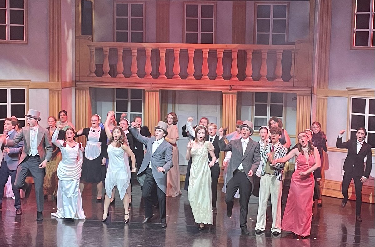 A superb final performance from the cast of Me and My Girl ⁦<a href="/RHSSuffolk/">Royal Hospital School</a>⁩ Huge congratulations to all involved