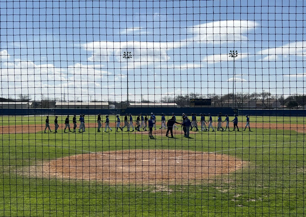 cmlerma01's tweet photo. It was a good morning for some baseball! 🦬💙💛⚾️ @ClemensBaseball @SamuelClemensHS @CruitClemens @ClemensASBC @scbuffalostrong https://t.co/0gYejP1qJk