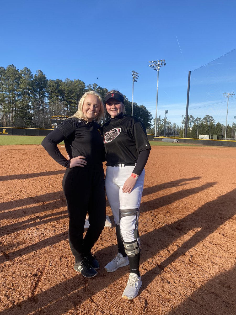 KyleighL2024's tweet photo. It’s always a great day for a softball camp Pfeiffer!! @PfeifferSball https://t.co/ZE2Y3B4V95