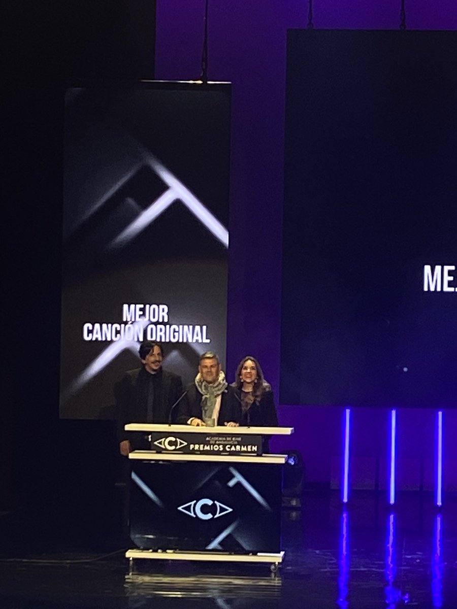 danielmantero's tweet photo. Que alegría! Mi querida @Rocio_Marquez_ se lleva el #PremioCarmen a la mejor canción original por la magnifica Pico Reja de @RemeMalvarez 👏🏻👏🏻👏🏻👏🏻 #orgullodeHuelva @acacineandaluz https://t.co/Tc9Xp3BngH