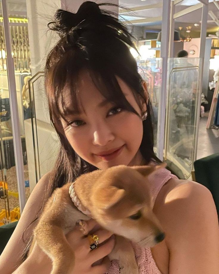 tragasabIe's tweet photo. jennie https://t.co/lGyQtdGnAk