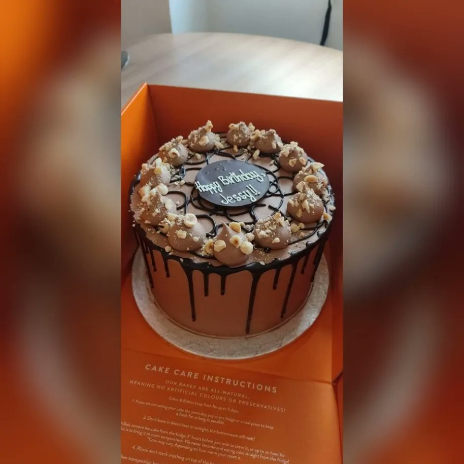 JessyEstreet's tweet photo. BIRTHDAY CAKE YUMMY https://t.co/QJrDREK30E