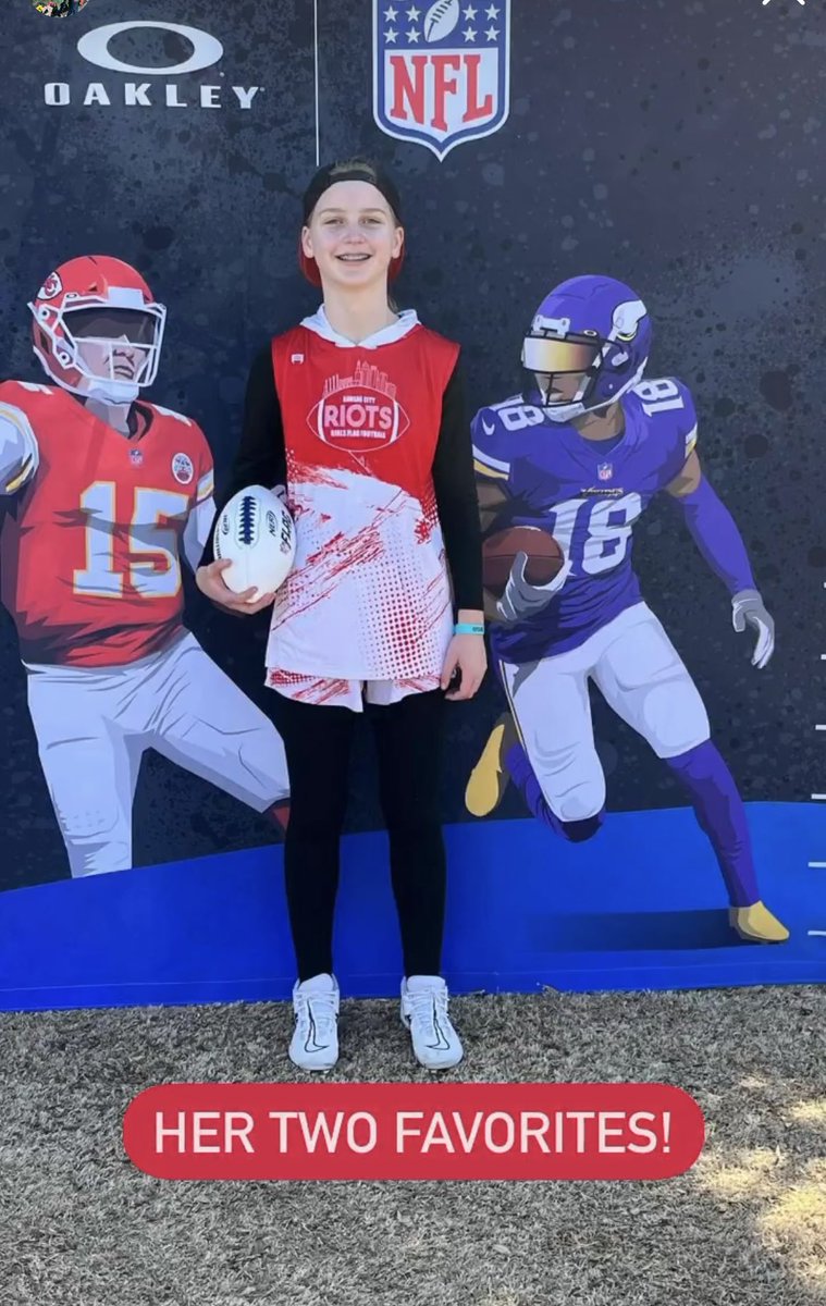 At the Flag Football Championships at the ProBowl and you see a sign with your two favorite players, you have to stop and get a pick. Now only if she could meet them in real life! <a href="/PatrickMahomes/">Patrick Mahomes II</a> @BrittanyLynne <a href="/Vikings/">Minnesota Vikings</a> <a href="/JJettas2/">JJETS✈️</a> <a href="/Chiefs/">Kansas City Chiefs</a> <a href="/foneberg/">Derek L Berg</a>