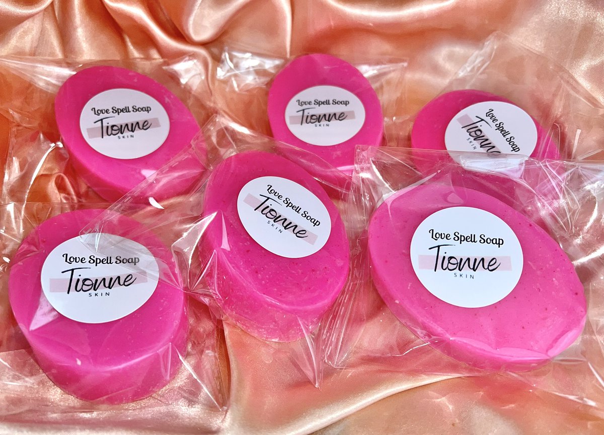 tionneskin's tweet image. Love Spell Soaps have a lovely fruity and floral scent and is a beautiful pink color 😍

The soap is moisturizing and doesn’t dry out your skin like most soaps do

The soap softens skin, cleans skin, helps skin feel refreshed and also it may help fade scars and dark spots
