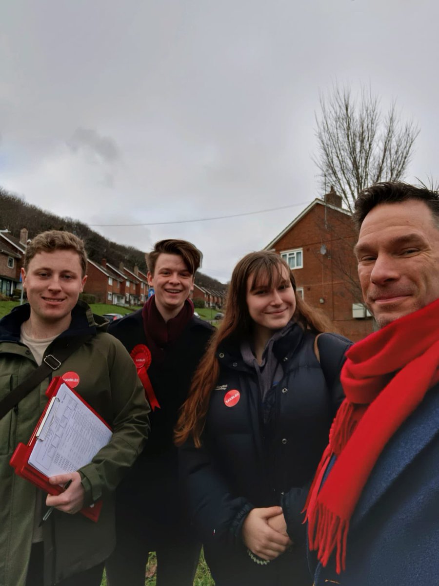 It was great talking to Queen’s Park residents today, finding lots of Labour support! #labourdoorstep 🌹