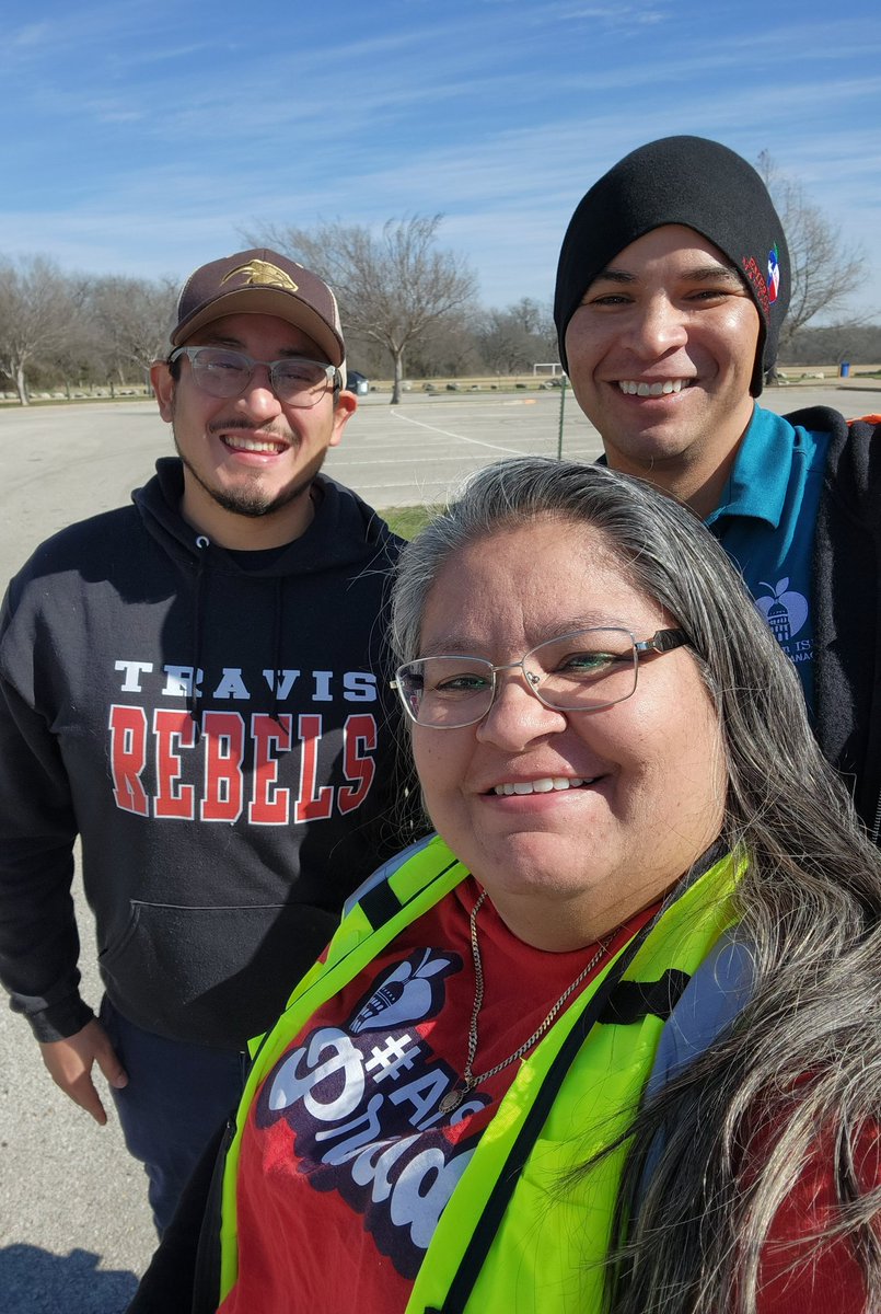 Gloria Vera-Bedolla🥑🐝❤👑🎸🌈✊🏾 tweet media