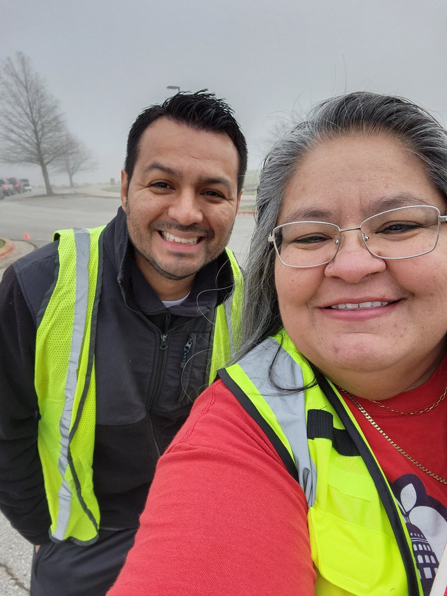 Gloria Vera-Bedolla🥑🐝❤👑🎸🌈✊🏾 tweet media