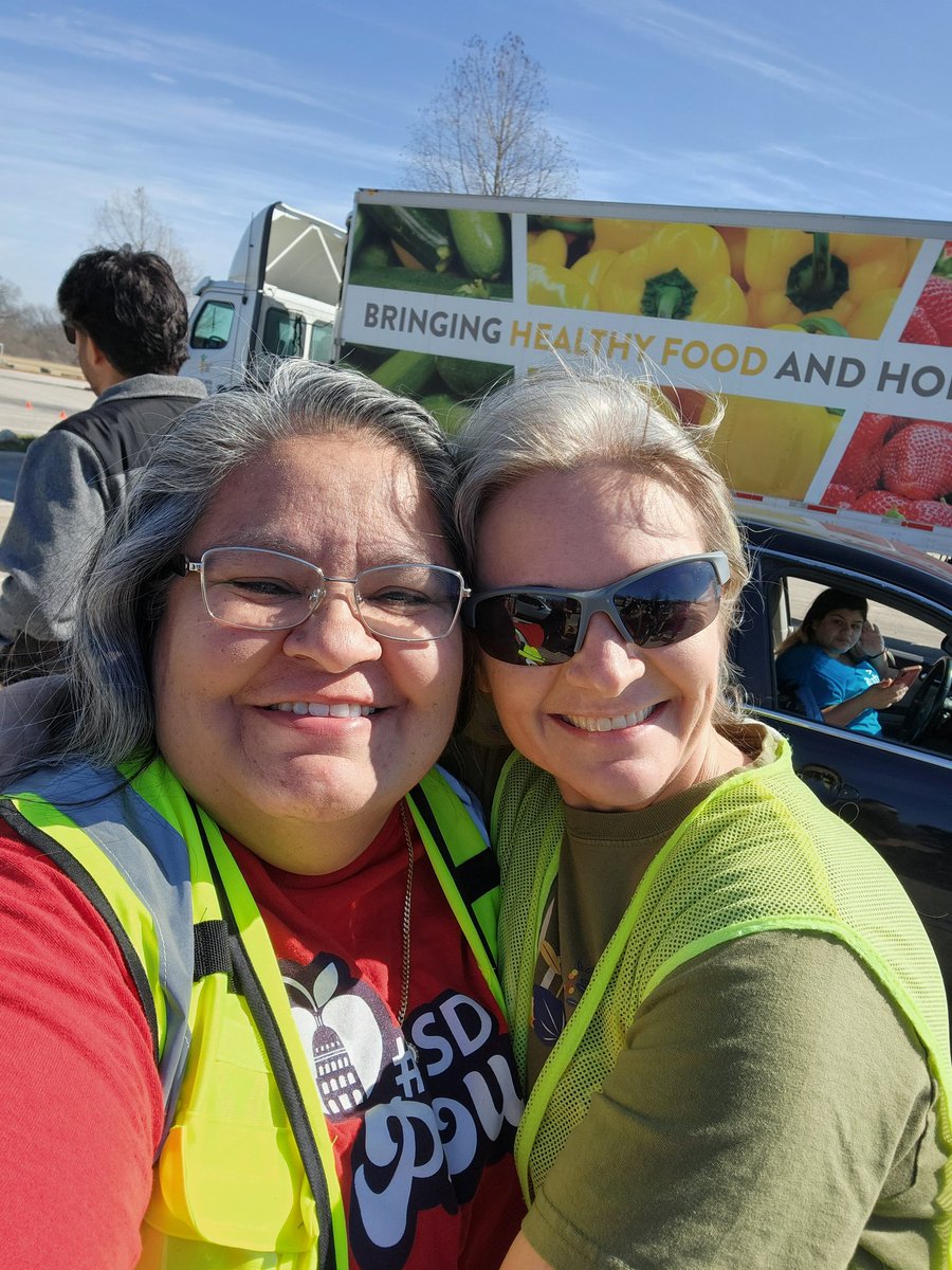 Gloria Vera-Bedolla🥑🐝❤👑🎸🌈✊🏾 tweet media