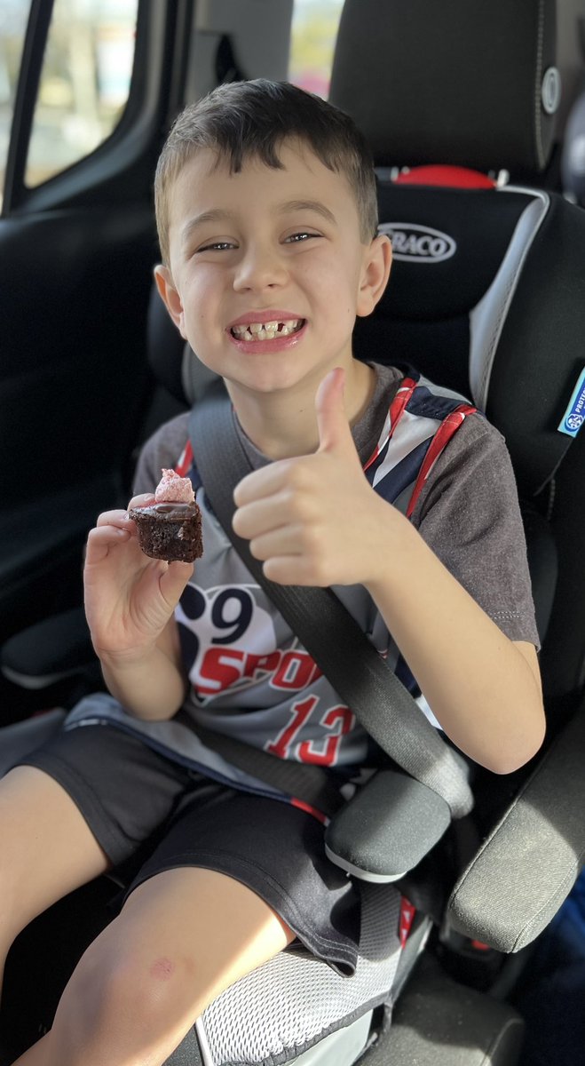 PerryFam_1's tweet photo. Project donut run this morning!! We didn’t even make it out of the parking lot before they were gone!!!! #PAC #PerryFam https://t.co/75prTDGuRg