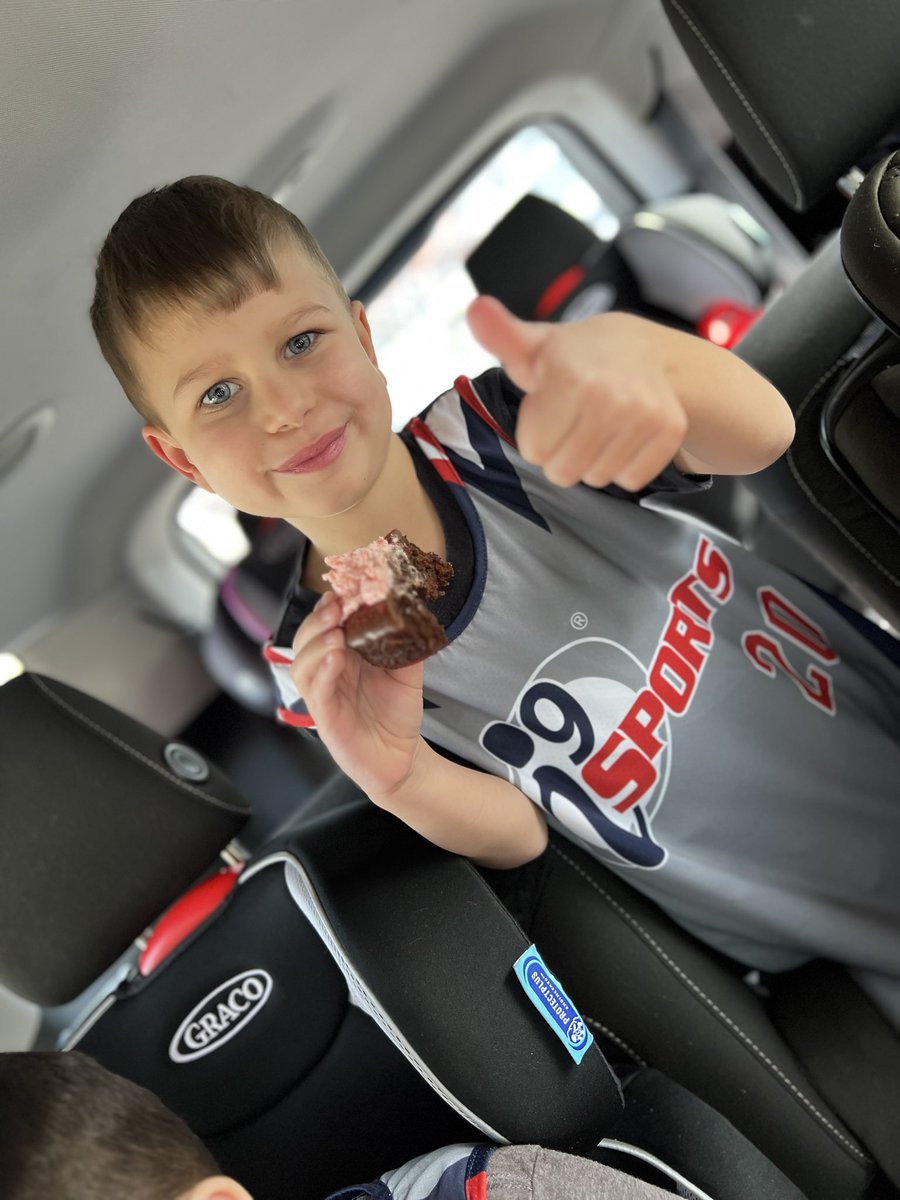 PerryFam_1's tweet photo. Project donut run this morning!! We didn’t even make it out of the parking lot before they were gone!!!! #PAC #PerryFam https://t.co/75prTDGuRg