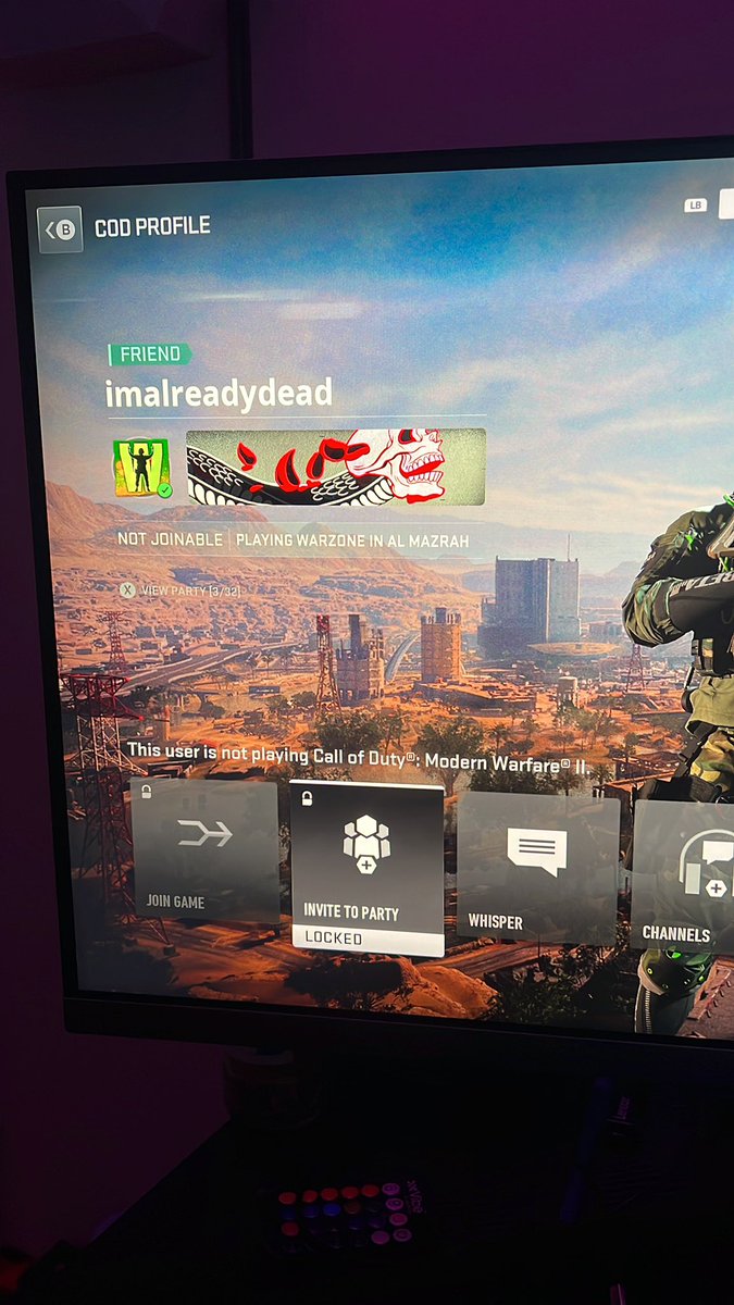 servfimgg's tweet photo. @Activision @ATVIAssist @CallofDuty check this one out, my buddy is in a Warzone game but I can’t invite him bc it says “is not playing modern warfare 2” why even release this game? https://t.co/nrMRtBbzBN