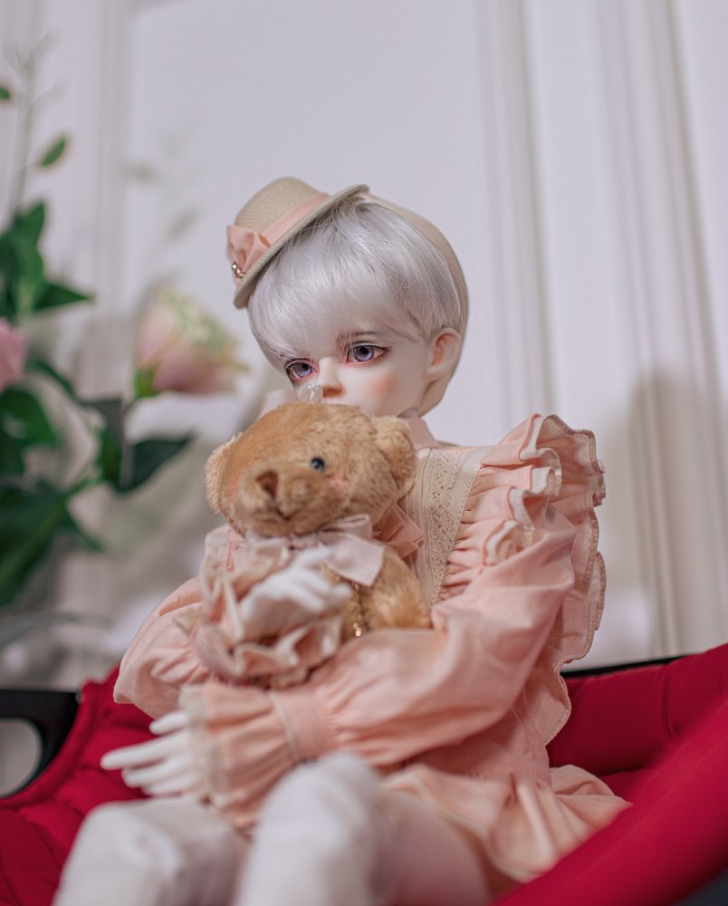 홀리님의 핑크 샴페인 입은 울집 디에즈...!

홀리님 의상 꼭 들이고 싶었는데 소원 성취했고ㅠㅠ 직접 받아 보니 정성 가득한 포장에 안내장에 기프트 모자까지 ㅠㅠㅠㅠㅠㅠ 물론 의상 자체의 멋짐도 말이 필요 없을 정도이다... ㅠㅠㅠㅠㅠㅠ