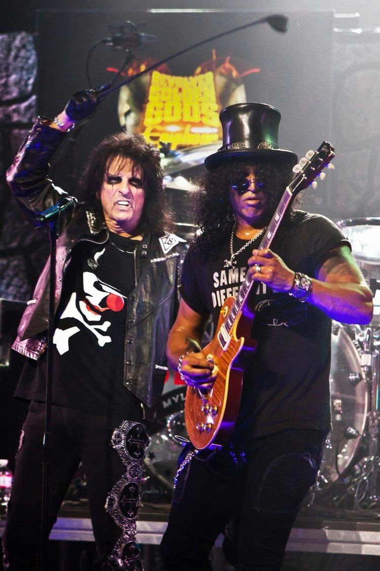 Happy fn’ Birthday to the legend Alice Cooper! 🤘🏻🥳🔥 <a href="/Slash/">Slash</a> <a href="/alicecooper/">Alice Cooper</a>