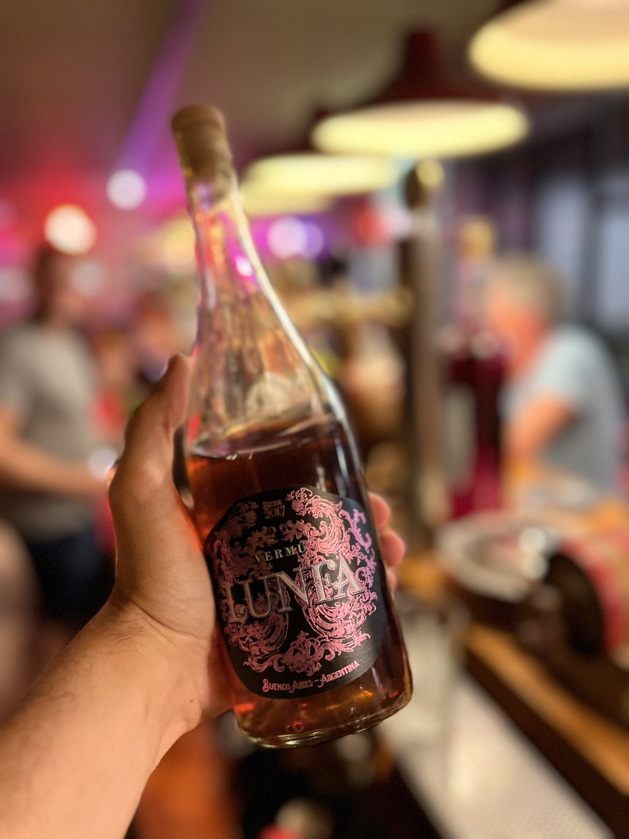 matiasdana1001's tweet photo. y la botella número #30 en nuestra #vermuteria es la de Lunfa rosado 😛 #Lunfa https://t.co/hvn8BHKy5X