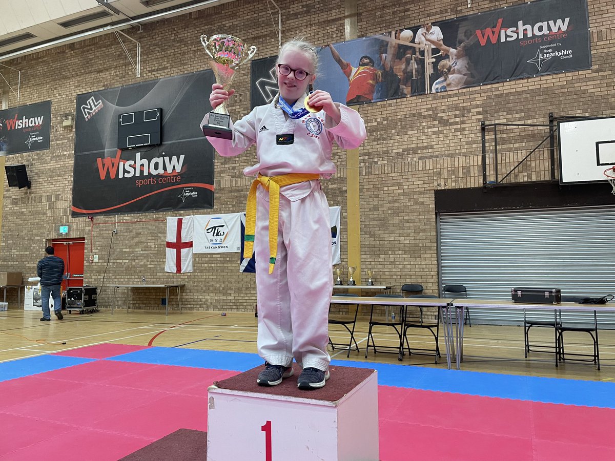 AngieBailey8's tweet photo. Fantastic results at the Lanarkshire Open.15 Gold, 5 silvers &amp; 4 bronze medals &amp; overall 1st Place trophy. Great performances from all.A big thank you to Lynsey &amp; Paula for looking after the team. Well done to the Central officials too and the incredible support from our parents. https://t.co/M0jp7zB6TN