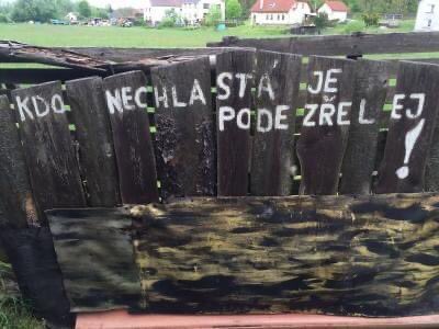 colcofficial's tweet photo. #suchyunor v Česku https://t.co/rmCHlPKhDr