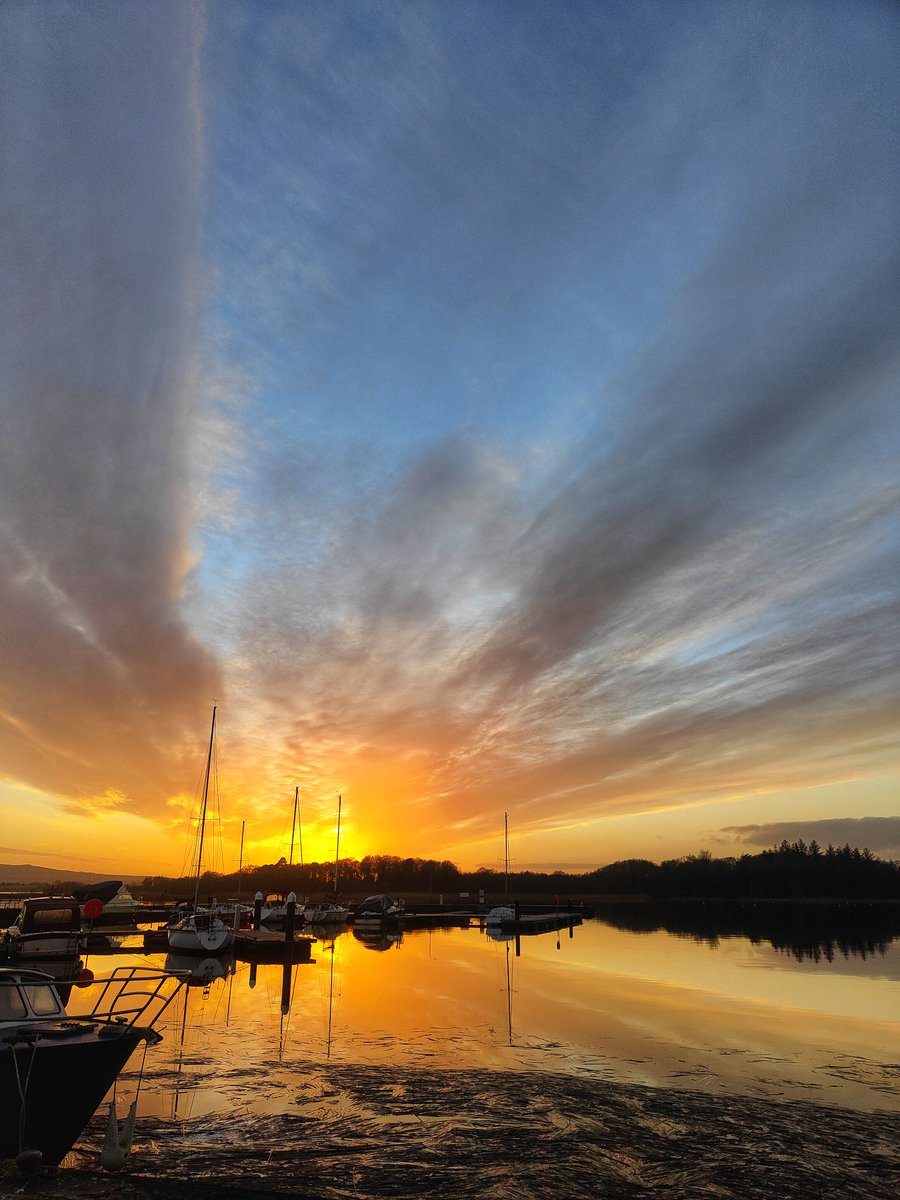 LauraJHalton's tweet photo. Soul food 🌄 

#bannercounty #loughderg #sunset https://t.co/wz8VXbVJox