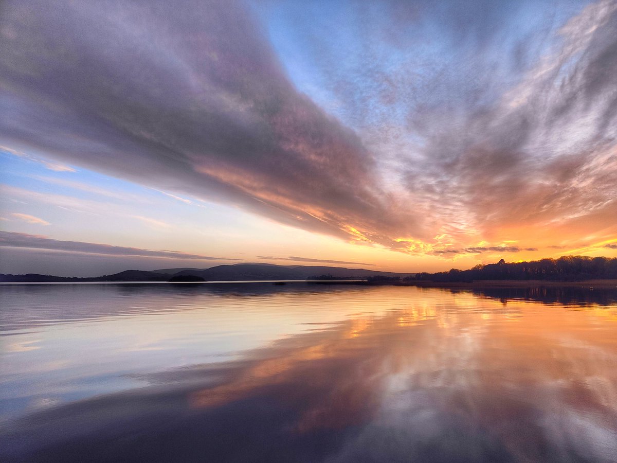 LauraJHalton's tweet photo. Soul food 🌄 

#bannercounty #loughderg #sunset https://t.co/wz8VXbVJox