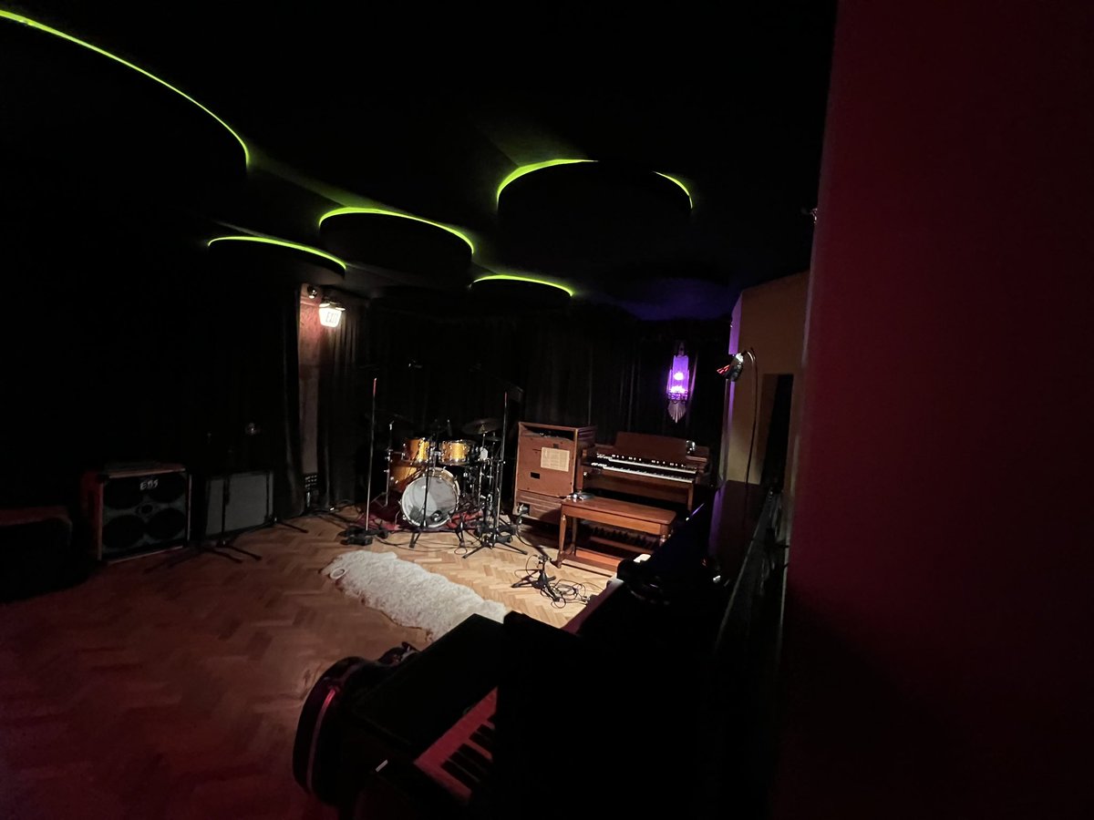 amcneilldrums's tweet photo. Enjoying a sunny tour in Florida, but thinking back to a great session I had in icy-Memphis last week w/ my new friend Adam Roth @ Court Square Recordings. Beautiful music being made in that room.
#McNeill2023 #AdamRoth #DeathCruiser #MemphisDrummer #BosphorusCymbals https://t.co/MdMzZsLG2d