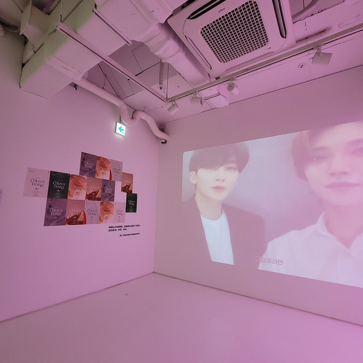 jisoojoa's tweet photo. #츄카포카_윤홍놀ㄱ
인생 첫 온리전을 윤홍 온리전으로 경험하게돼서 너무 영광이었어요🥹 아직까지도 그 여운이 가시질않아요,, 우선 공간이 기대이상으로 너무 예쁘게 꾸며져있더라구요 조명, 음악, 영상 모두 온리전과 너무 잘 어우러졌고  mbti판넬 등 소소한 이벤트도 너무 센스있고 좋았어요ㅠ https://t.co/ZH0Pp0kWyV