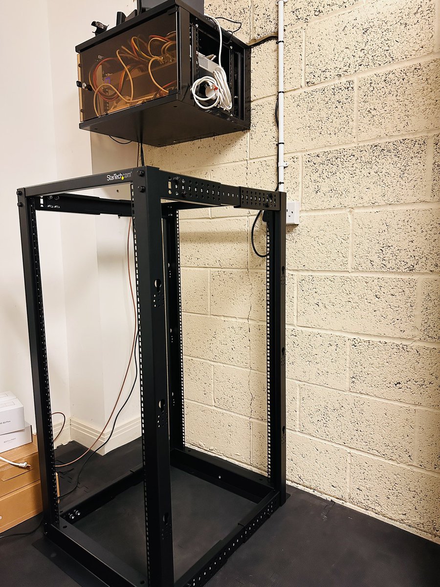 P H I L L I P ⚡️ tweet media