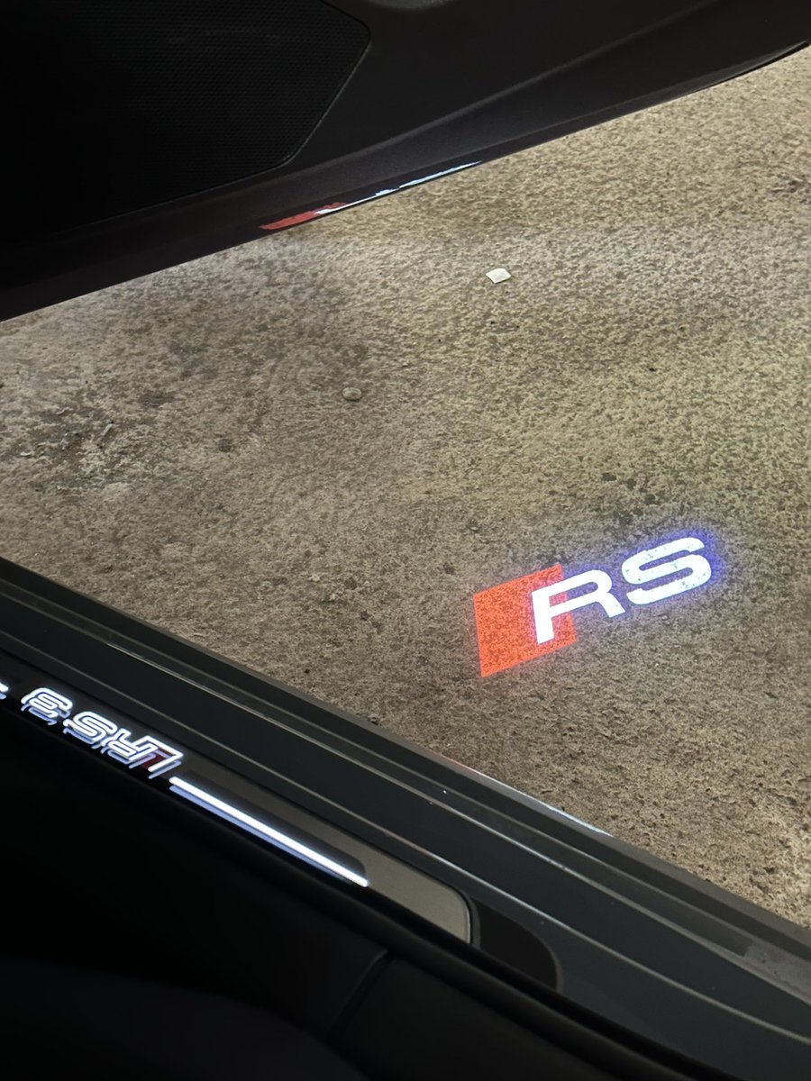 Captain_Blei's tweet photo. When my Audi dealership casually hands you the keys to an RS3 courtesy car whilst they look at my S3. Now to convince them to do a straight swap 😜 #RS3 #AudiRS #SwindonAudi https://t.co/KGJJAVFSZC
