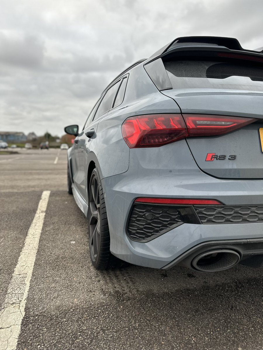 Captain_Blei's tweet photo. When my Audi dealership casually hands you the keys to an RS3 courtesy car whilst they look at my S3. Now to convince them to do a straight swap 😜 #RS3 #AudiRS #SwindonAudi https://t.co/KGJJAVFSZC