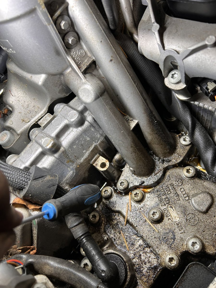 scrapinearth's tweet photo. “aUdIs ArE ExPeNsIvE tO mAinTaIn derp derp”

Ya, cos the previous owner(s) were shit people whom never did proper maintenance. They never followed manufacture service guidelines.  

Now, I get to fix their ineptitude.

#CarGuyProblems #ProperMaintenance 

 #MessyShop https://t.co/si9l6xSrtp