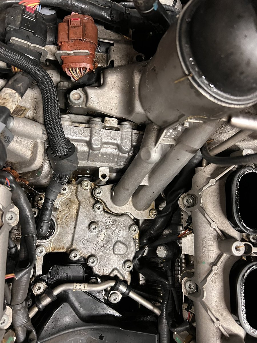 scrapinearth's tweet photo. “aUdIs ArE ExPeNsIvE tO mAinTaIn derp derp”

Ya, cos the previous owner(s) were shit people whom never did proper maintenance. They never followed manufacture service guidelines.  

Now, I get to fix their ineptitude.

#CarGuyProblems #ProperMaintenance 

 #MessyShop https://t.co/si9l6xSrtp