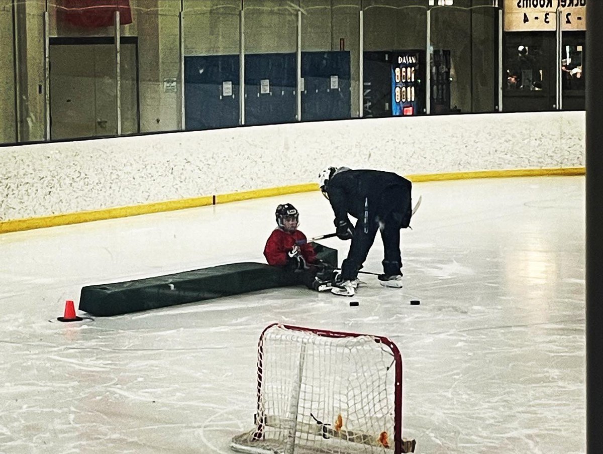 OtdrsmnHkyDad's tweet photo. @CheetahHockey are the hardest workers on the ice and have the best mentors helping them along the way #HockeyIsForEveryone #Sam76
@specialhockey @BauerHockey @WarriorHockey @CCMHockey @hockeytape @PureHockey https://t.co/6DFAgpk3ip