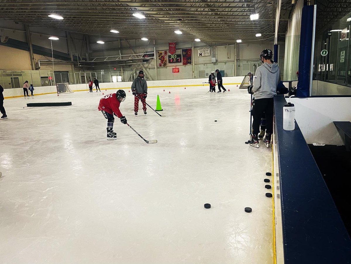 OtdrsmnHkyDad's tweet photo. @CheetahHockey are the hardest workers on the ice and have the best mentors helping them along the way #HockeyIsForEveryone #Sam76
@specialhockey @BauerHockey @WarriorHockey @CCMHockey @hockeytape @PureHockey https://t.co/6DFAgpk3ip