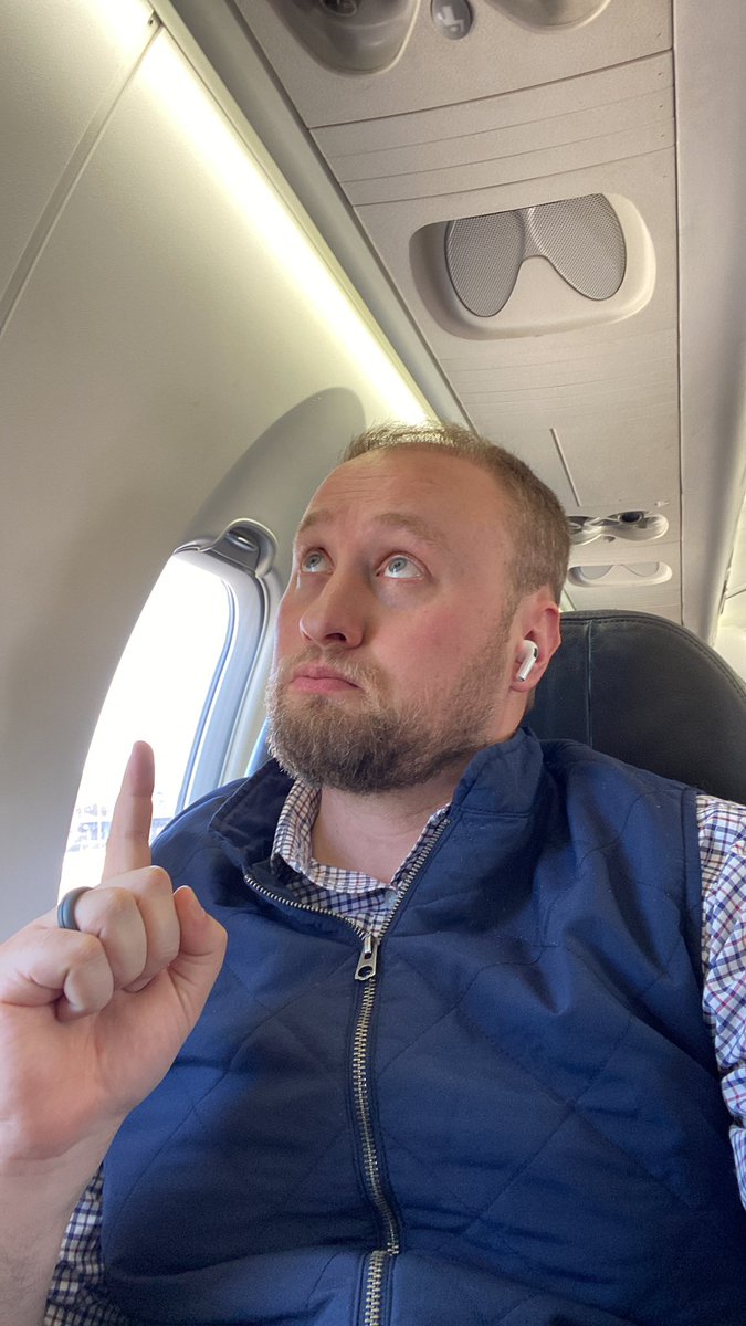 brian_ruddle's tweet photo. Flying from Charlotte to Charleston. I’ll be on the lookout for the #ChinaSpyBalloon for the entire 28 min flight. Don’t worry folks, I’m on the case… or I’ll have a Bloody Mary idk, we’ll see what happens #BalloonWatch https://t.co/Idyrd6BgKS