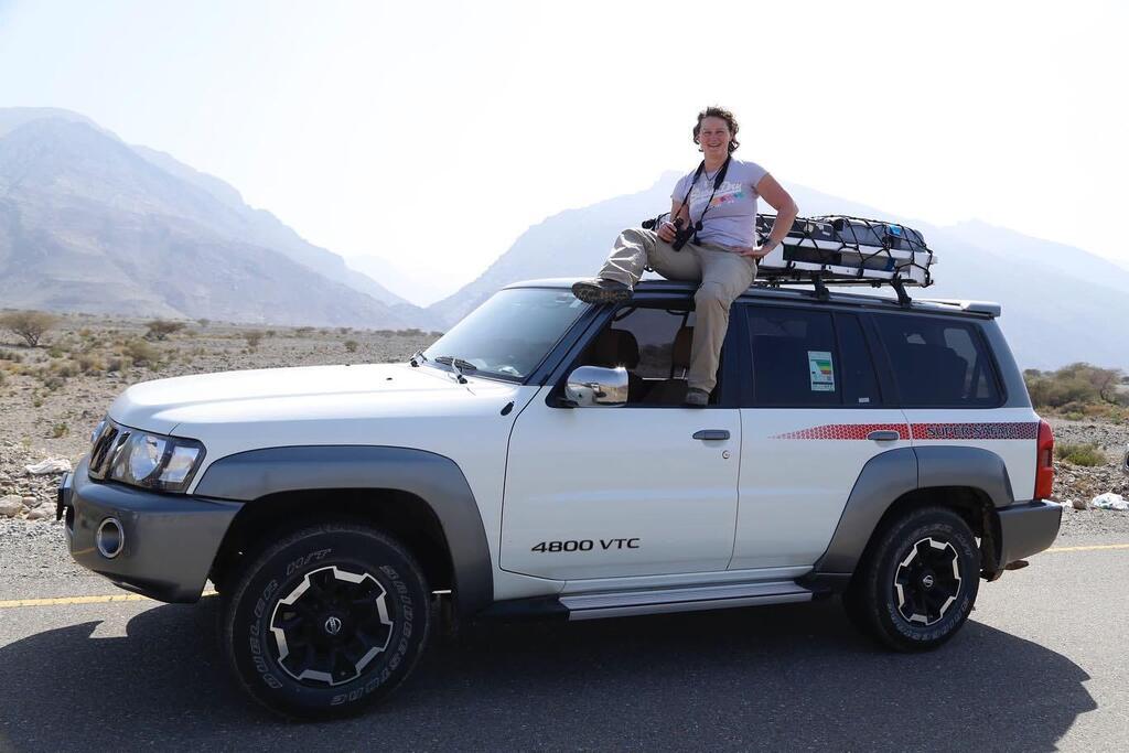 Dag 2 in Oman
Na Muscat trekken we verder de bergen in. Bij de vele stopjes onderweg treffen we uiteraard mooie beesten aan. In de namiddag rijden we naar een uitzicht punt helemaal boven op een berg. De weg erheen (en ook terug) is een zandpad langs afg… instagr.am/p/CoP_U0pLL2D/