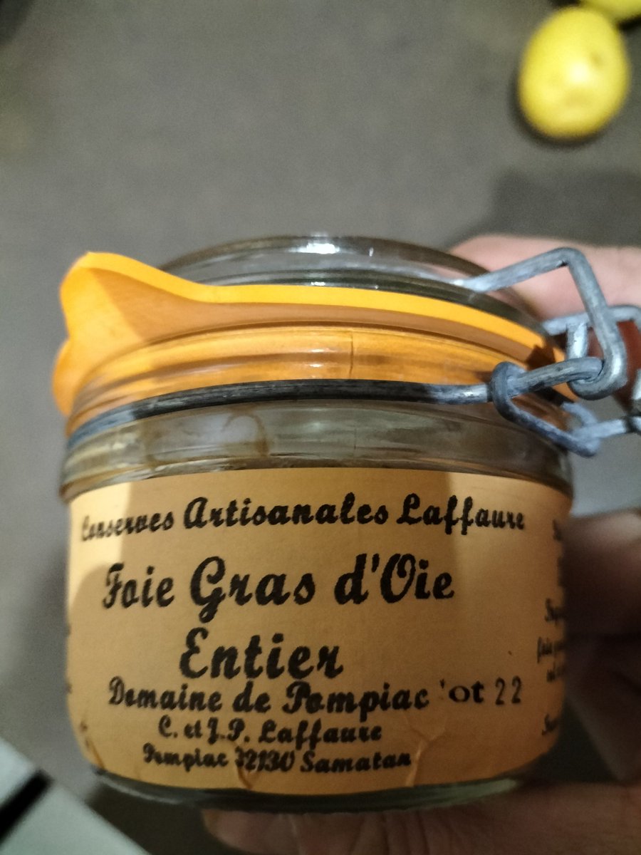 GabRobin31's tweet photo. Pour une fois, je vais demander le soutien de la #TL Ces producteurs livrent à domicile. C'est la qualité supérieure. Mais ils n'arrivent plus à en vivre. Il n'y a plus d'oies. On leur tague assassins sur leur ferme. La production disparaît. Soutien svp. https://t.co/gkR019SRH8