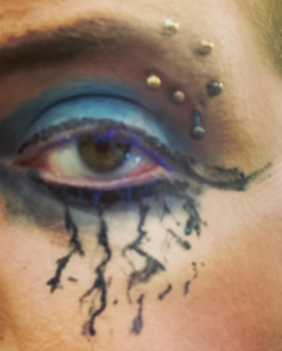 ChrisCabion's tweet photo. And more of what Iβve been doing with my make up lately. I only started doing this daily about a month ago & had never really worn make up before then. π
#makeup #transfem #trans #punk #goth #eyeliner #transsingle https://t.co/rhDxl6RI8D