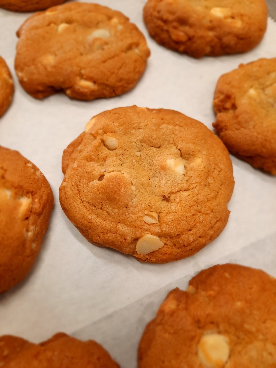 TwoSisters02's tweet photo. White Chocolate Chip Macadamia Nut
#cookies #sweets #TrendingNow #Trending #dfwbakery #sisters https://t.co/ggrdjhvxes