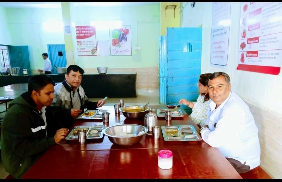 kumbhaparmar1's tweet photo. नवोदय विद्यालय तापी के भूतपूर्व छात्र के साथ। https://t.co/9teAy5DqV4