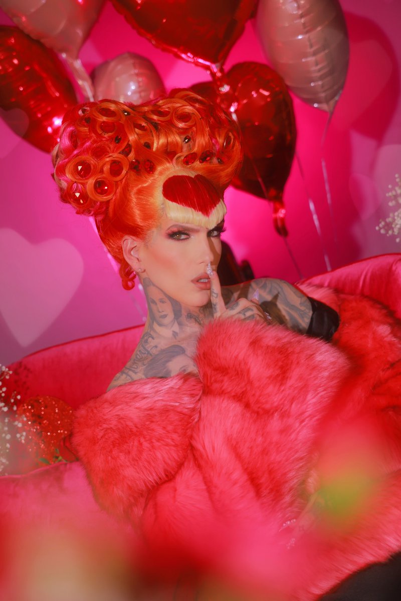 JeffreeStar's tweet photo. Damian: "That's why her hair is so big. It's full of secrets." - #MeanGirls ♥️ https://t.co/4gUuOUC1VP