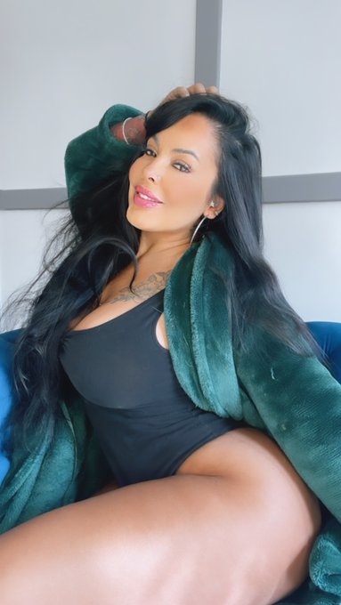 Good morning!! Happy Saturday  https://t.co/QJ1jn7NmZt https://t.co/cSrpYvAt1k