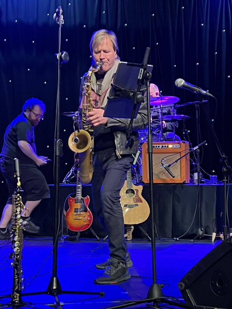 Queen Of the 8️⃣0️⃣’s ©👸🏻🎶📻🎧🎀 tweet media