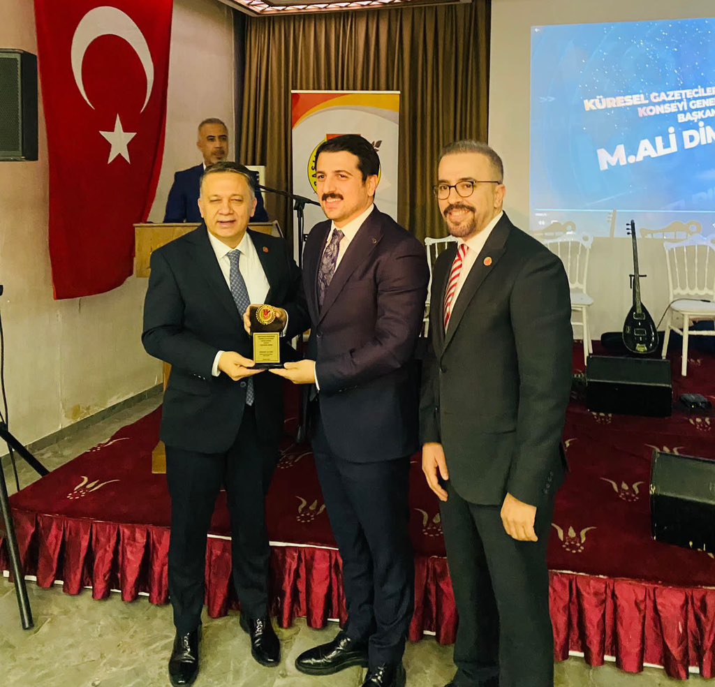 Batman’da <a href="/KGK_GJC/">Küresel Gazeteciler Konseyi</a> üyesi Batman Basın Konseyi’nin ödül törenine katıldık.Bu vesile ödüle layık görülen tüm gazetecilerimizi ve organizasyona ev sahipliği yapan Batman Basın Konseyi Başkanı <a href="/ErcanArslan72/">Ercan Arslan</a> ‘ı kutluyorum.