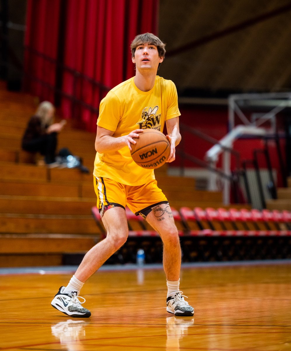 BW_mbasketball's tweet photo. Fight like Aidan 💛🤎💪

#𝕋𝕖𝕒𝕞𝟙𝟙𝟞 https://t.co/JyF5R34oo5