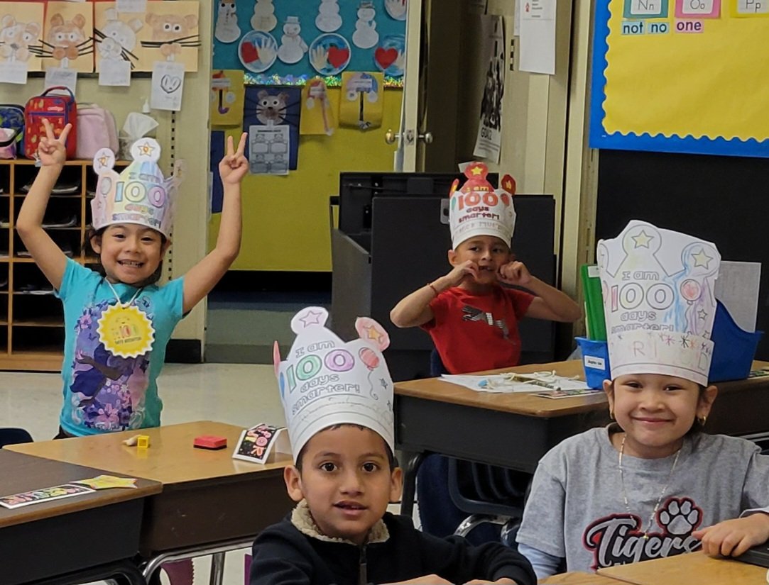 Stoverstars's tweet photo. The 100th Day is always one of my favorites @BensleyElem ❤🐯#TigersLead @CcpWilson @LyndseyNoel5 https://t.co/F6UQ5k31KO