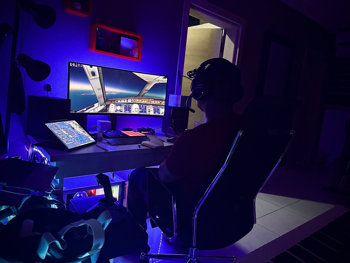 munmanpro's tweet image. This is your captain speaking...👨🏾‍✈️✈️ #mfs2020