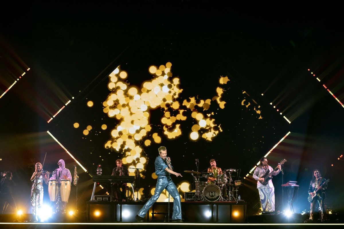 SonMieux's tweet photo. Winners!! 🏆🥹🏆 Thank you!! 😃❤️ @QmusicNL @nltop40 #top40awards (na 7 jaar beste nieuwkomer, never give up!! 😂) https://t.co/ttKhLh7rby