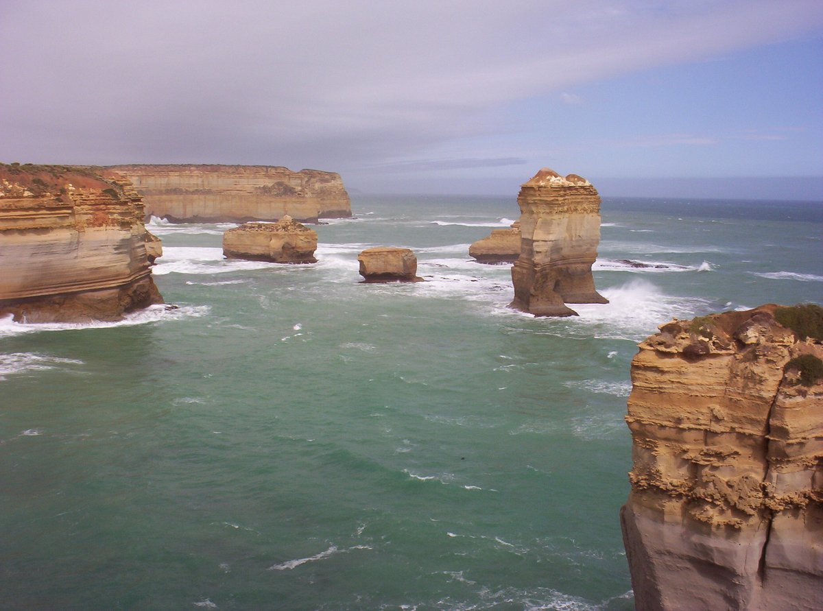 Non_Fung_Travel's tweet photo. 🇦🇺 Great Ocean Road, Australia ✅(2004)
Melbourne is a good starting point for the #GreatOceanRoad. Some of the lime rocks have collapsed by now due to natural erosion. #TwelveApostles #IslandArchway #LondonArch https://t.co/vx38scGo3S