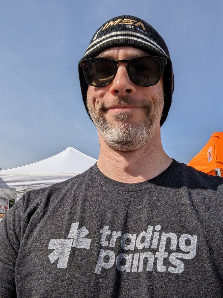 Trading Paints on Twitter in the 24 Hours of Lemons race